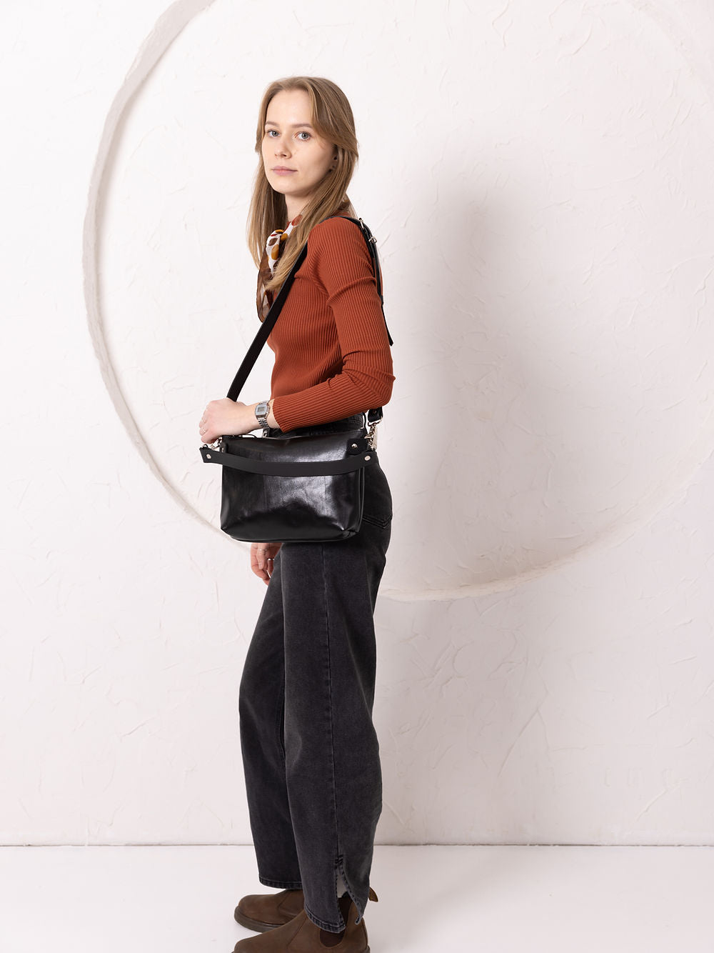 TOMMY leather bag with two handles - Black